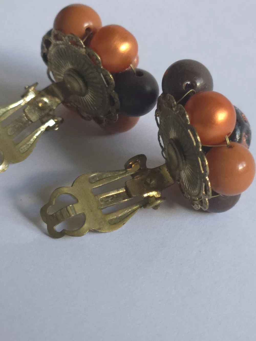 Vintage 1950s Japan Orange Brown Bead Cluster Clip On Earrings Autumn Foil - Picture 6 of 10